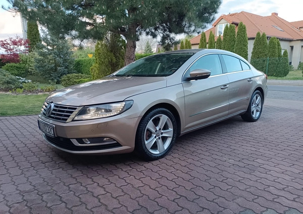 Volkswagen Passat cena 40900 przebieg: 230000, rok produkcji 2015 z Lubin małe 497